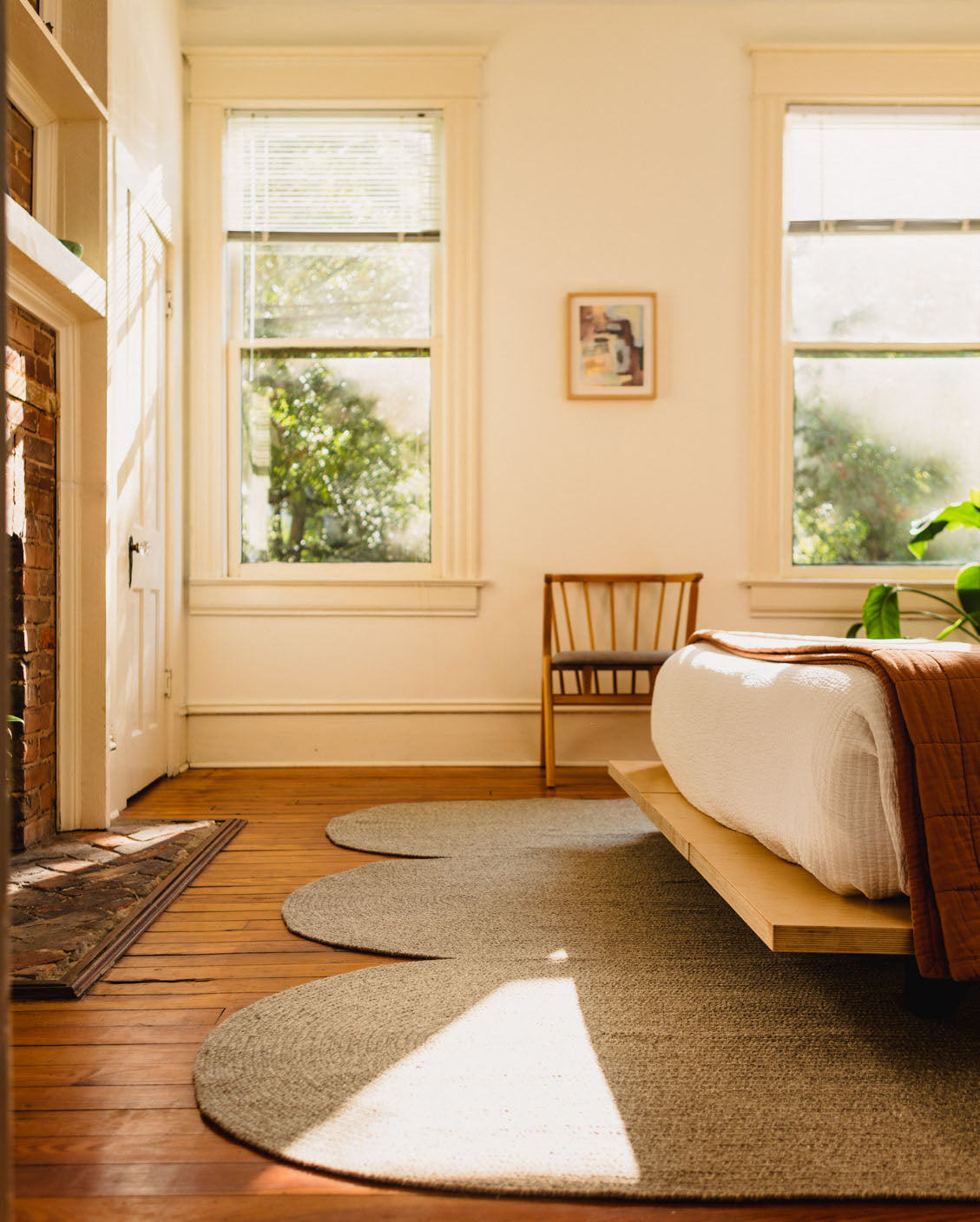 Dark grey wool area rug in curvy shape