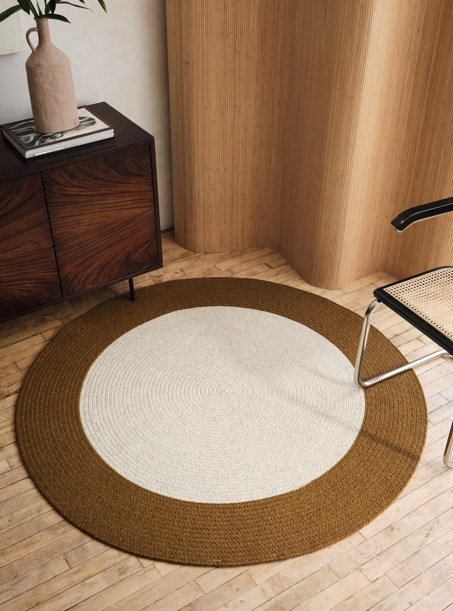 Circle Rug Sample Sale! / Golden Bronze Border 8'