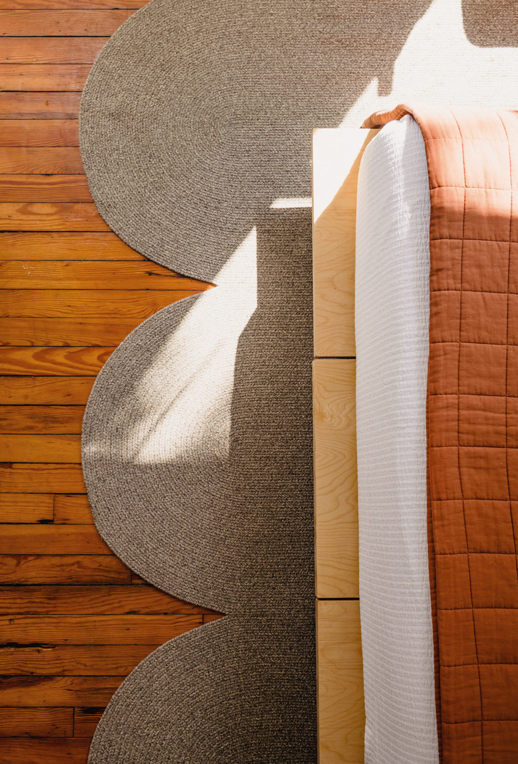 Fluffy Curvy Rug Curvy Rug – CICIL Home