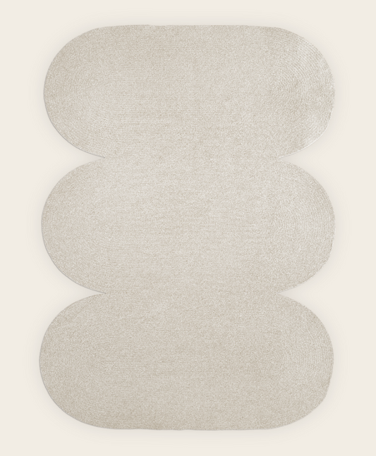 Light grey sustainable wool area rug in curvy shape